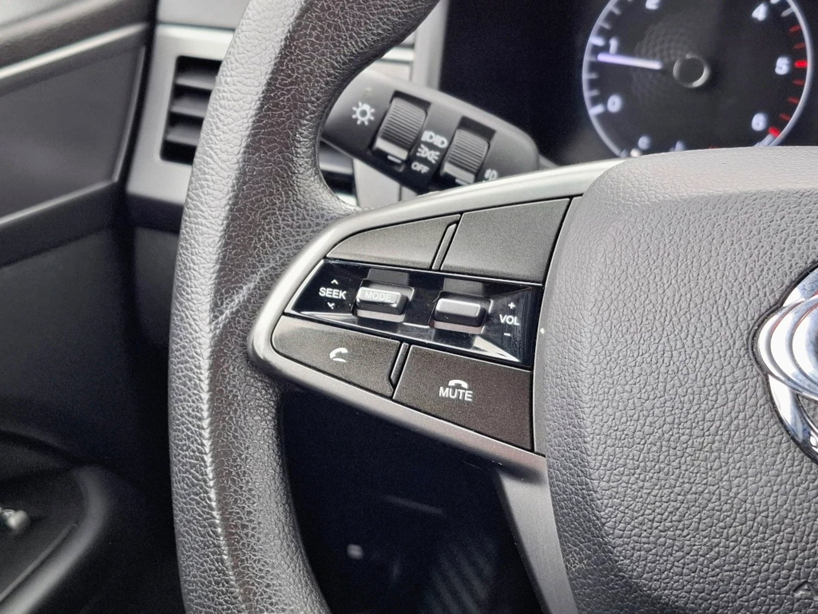 SSANGYONG GRAND MUSSO 2023 - Imagen 14 de 20