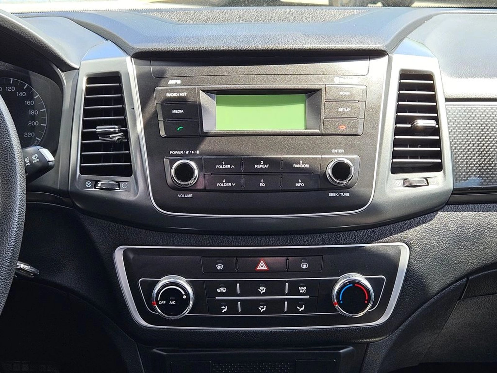 SSANGYONG MUSSO 2023 - Imagen 15 de 20