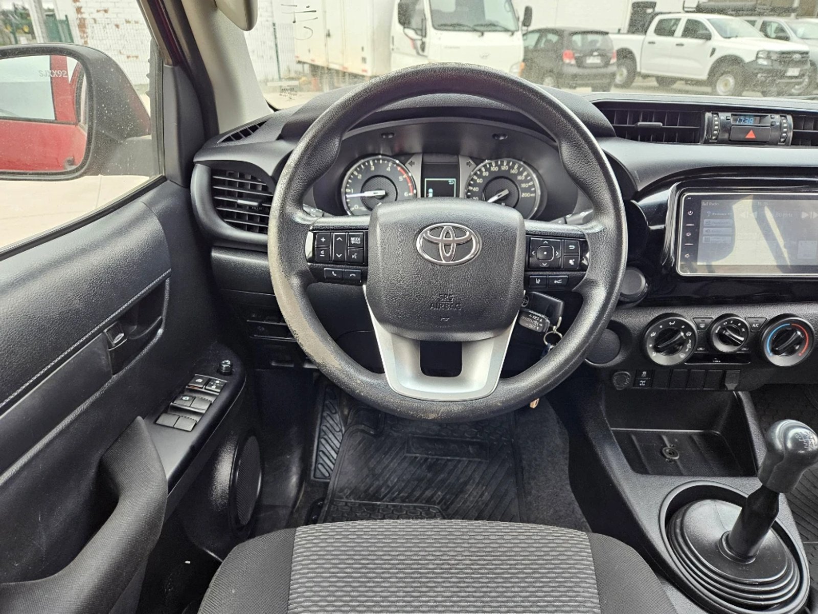 TOYOTA HILUX 2023 - Imagen 14 de 20