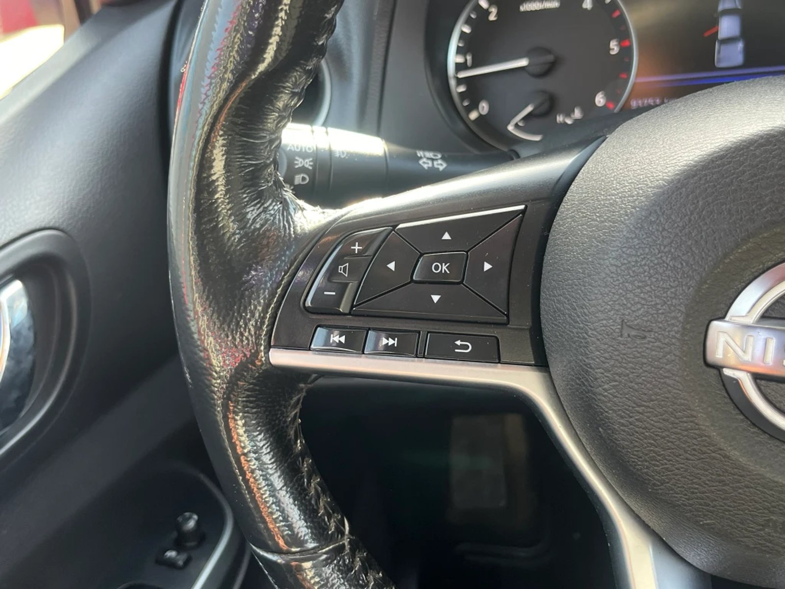 NISSAN NAVARA 2023 - Imagen 15 de 20