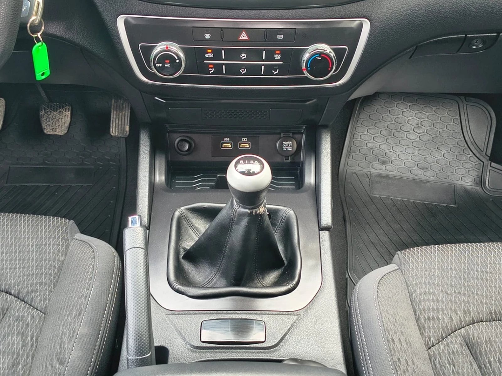 SsangYong Grand musso 2023 - Imagen 15 de 20