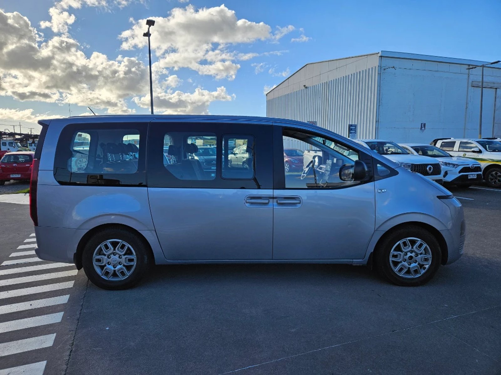 Hyundai Staria 2024 - Imagen 5 de 20