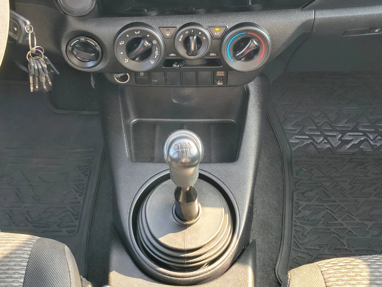 Toyota Hilux 2024 - Imagen 17 de 20