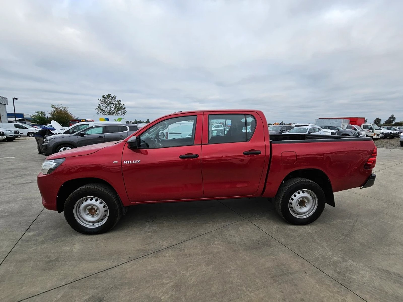 TOYOTA HILUX 2023 - Imagen 8 de 20