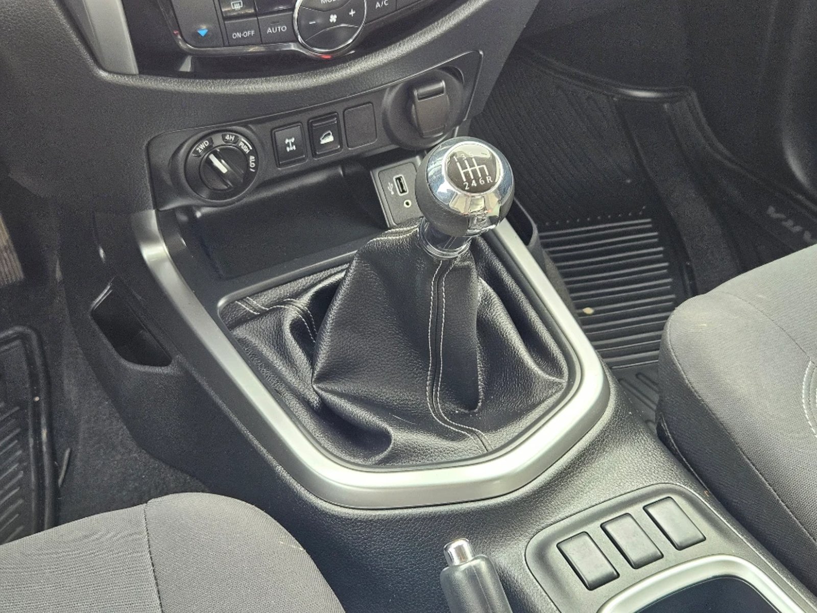 NISSAN NAVARA 2023 - Imagen 15 de 20