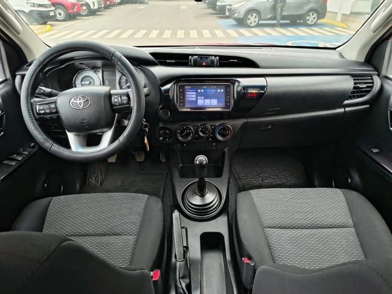 Toyota Hilux 2023 - Imagen 18 de 20