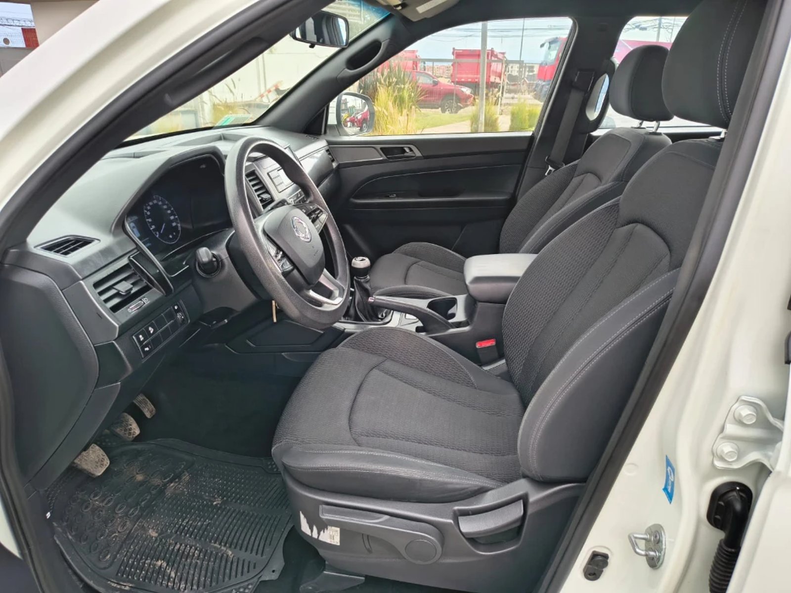 SsangYong Grand musso 2023 - Imagen 16 de 20