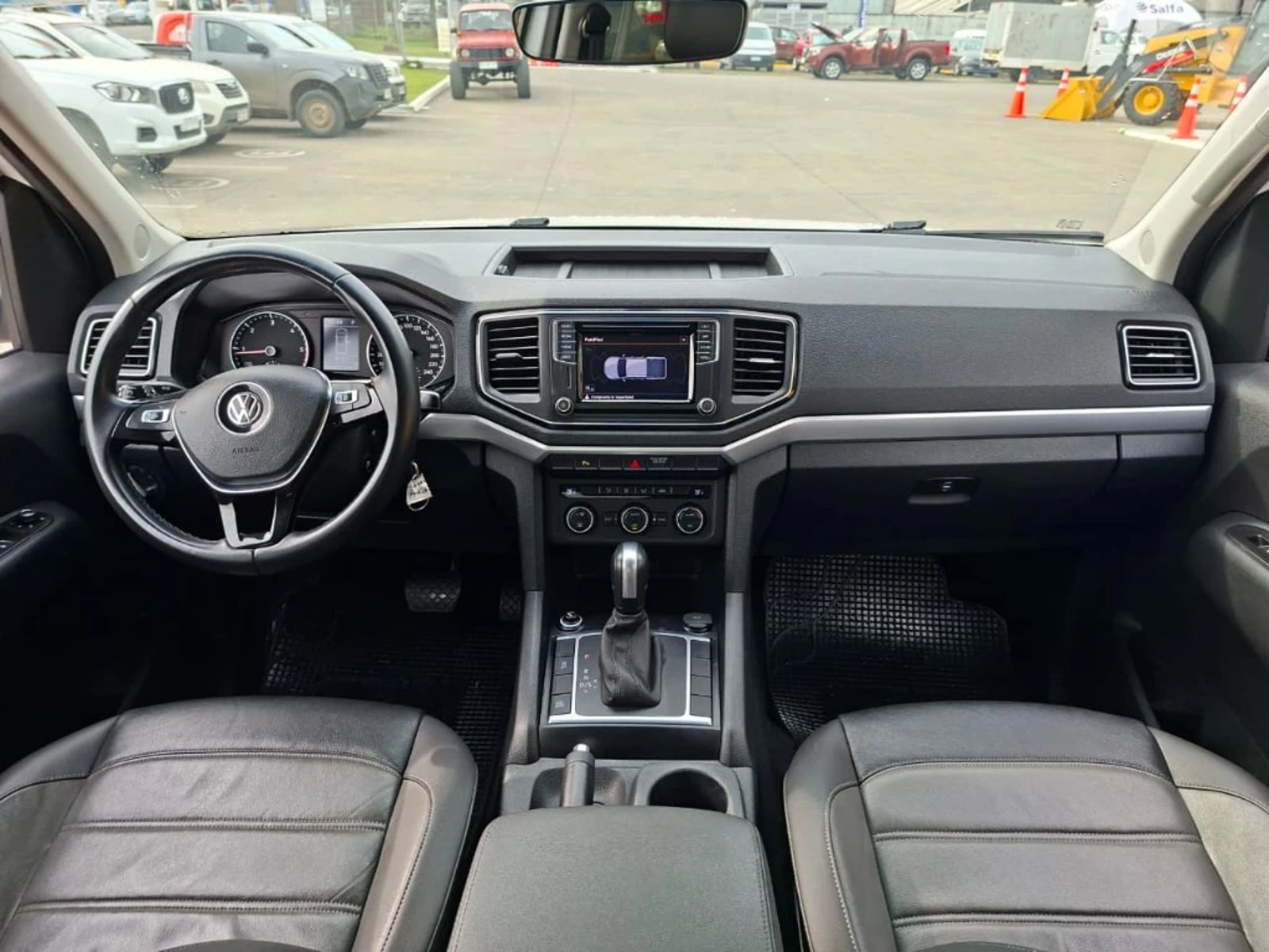 VOLKSWAGEN AMAROK 2023 - Imagen 13 de 20