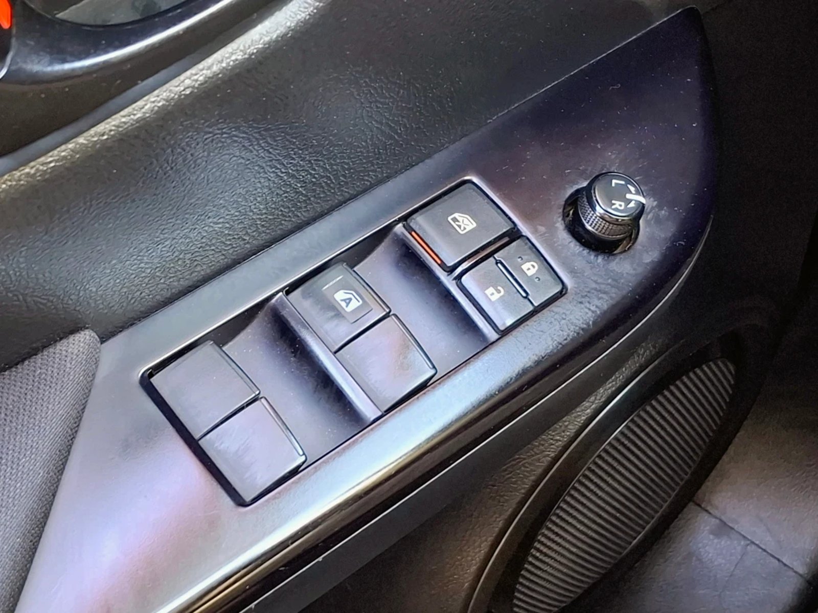 TOYOTA HILUX 2023 - Imagen 12 de 20