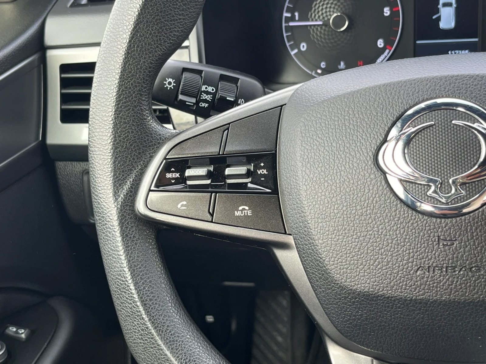 SSANGYONG GRAND MUSSO 2023 - Imagen 15 de 20
