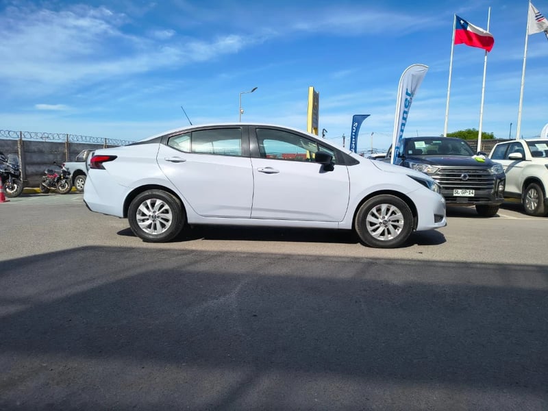 Nissan Versa 2024 - Imagen 4 de 20