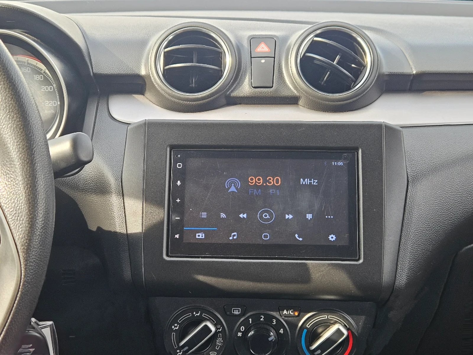 SUZUKI SWIFT 2023 - Imagen 16 de 20