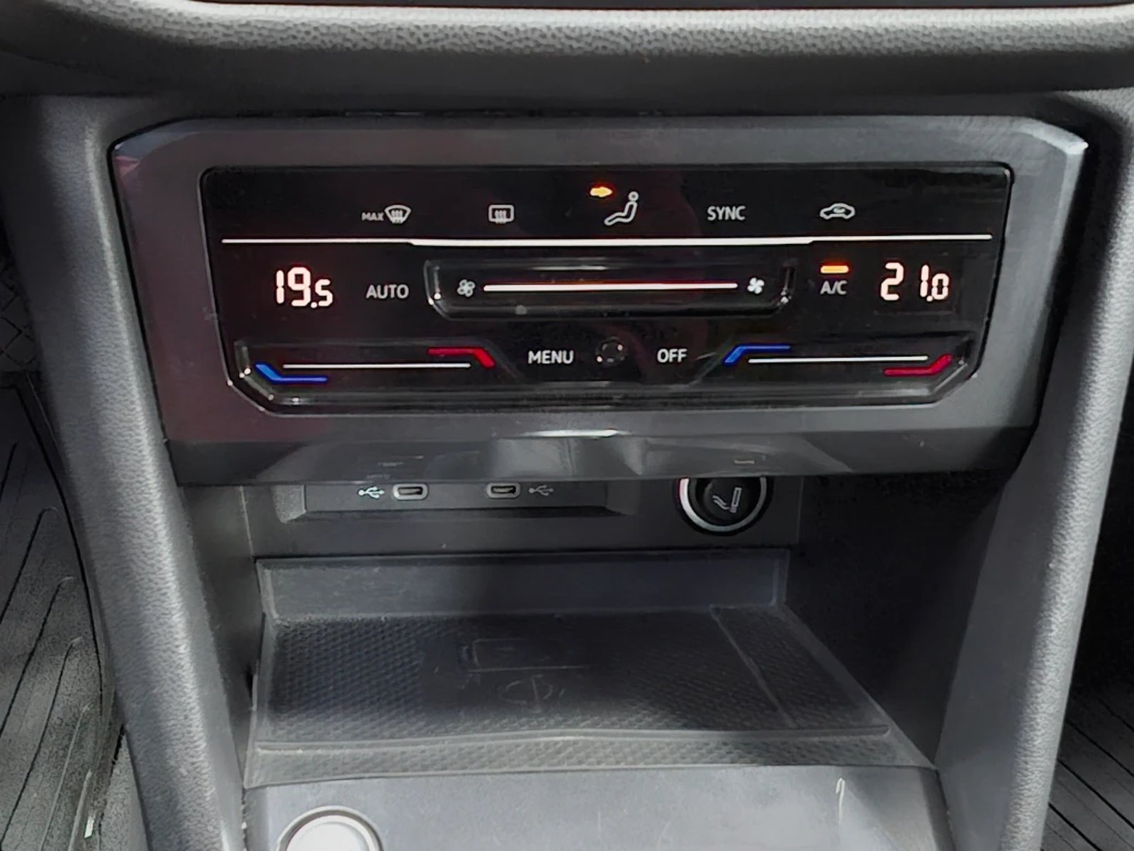 VOLKSWAGEN TIGUAN 2024 - Imagen 19 de 20