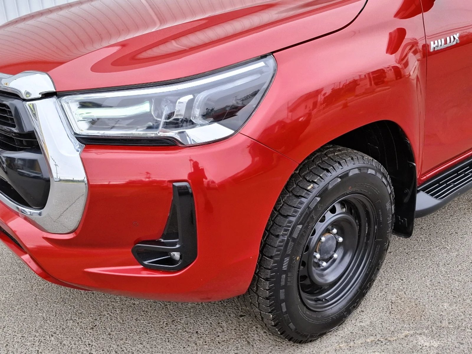 TOYOTA HILUX 2023 - Imagen 8 de 20