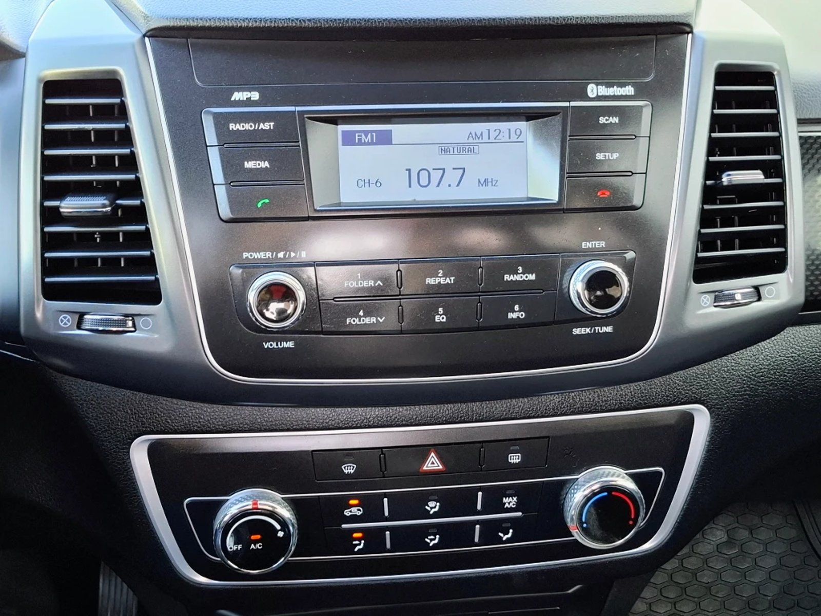 SSANGYONG GRAND MUSSO 2023 - Imagen 18 de 20