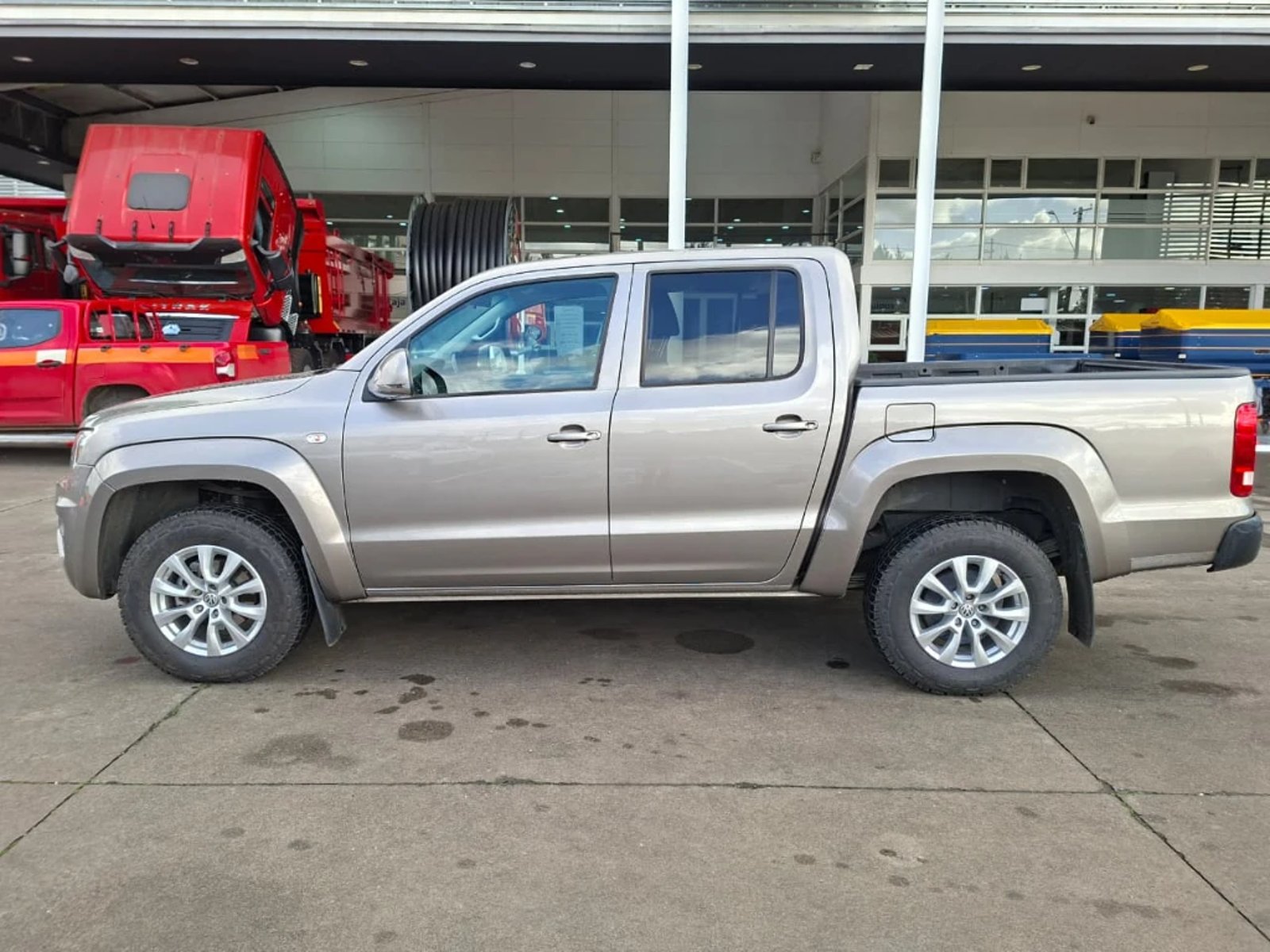 VOLKSWAGEN AMAROK 2023 - Imagen 9 de 20