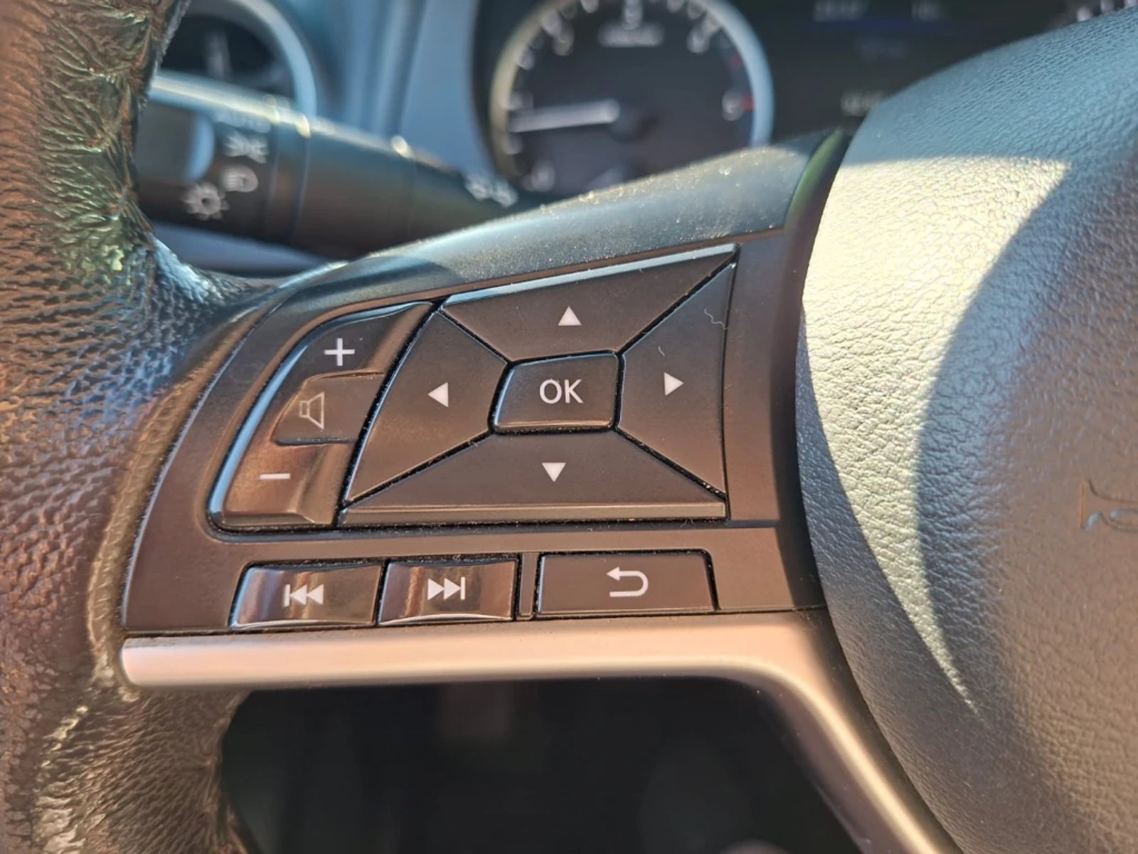 NISSAN NAVARA 2023 - Imagen 17 de 20