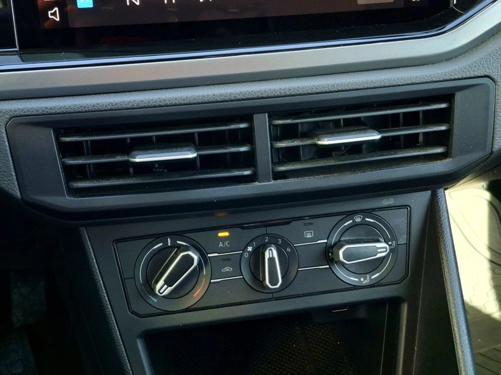 VOLKSWAGEN NIVUS 2023 - Imagen 18 de 20