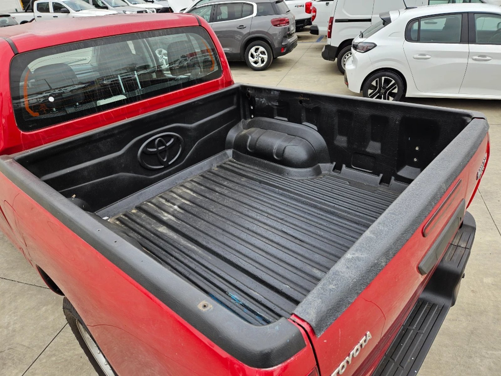 TOYOTA HILUX 2023 - Imagen 12 de 20
