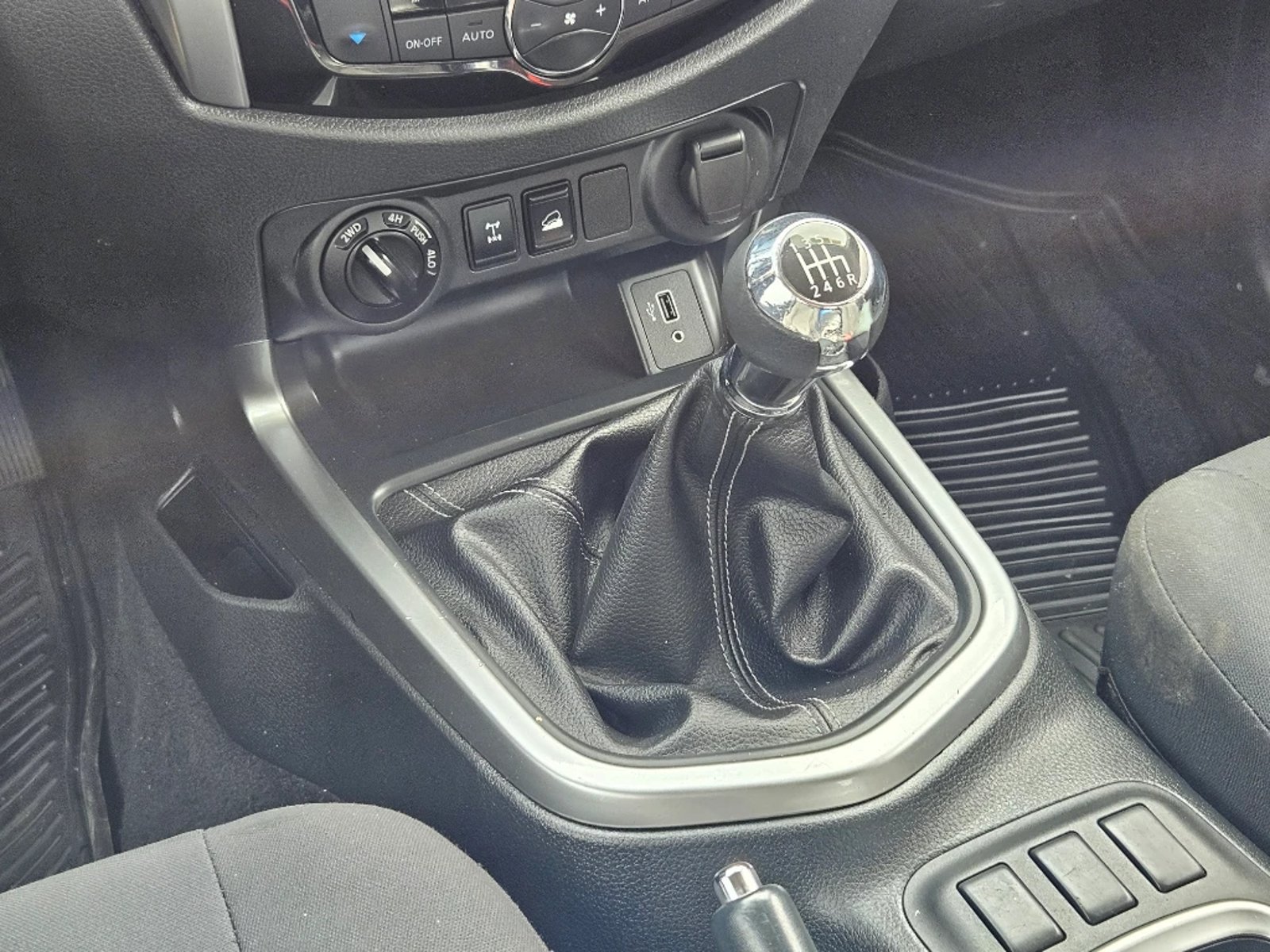 NISSAN NAVARA 2023 - Imagen 13 de 20