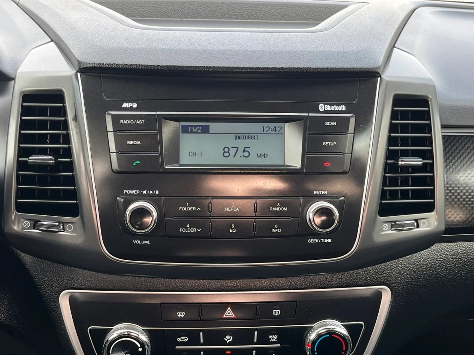 SSANGYONG GRAND MUSSO 2023 - Imagen 17 de 20