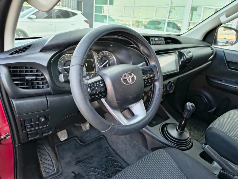 Toyota Hilux 2023 - Imagen 13 de 20