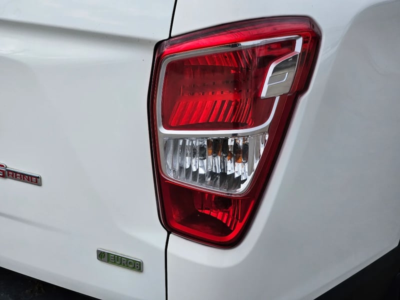 SsangYong Grand musso 2023 - Imagen 12 de 20