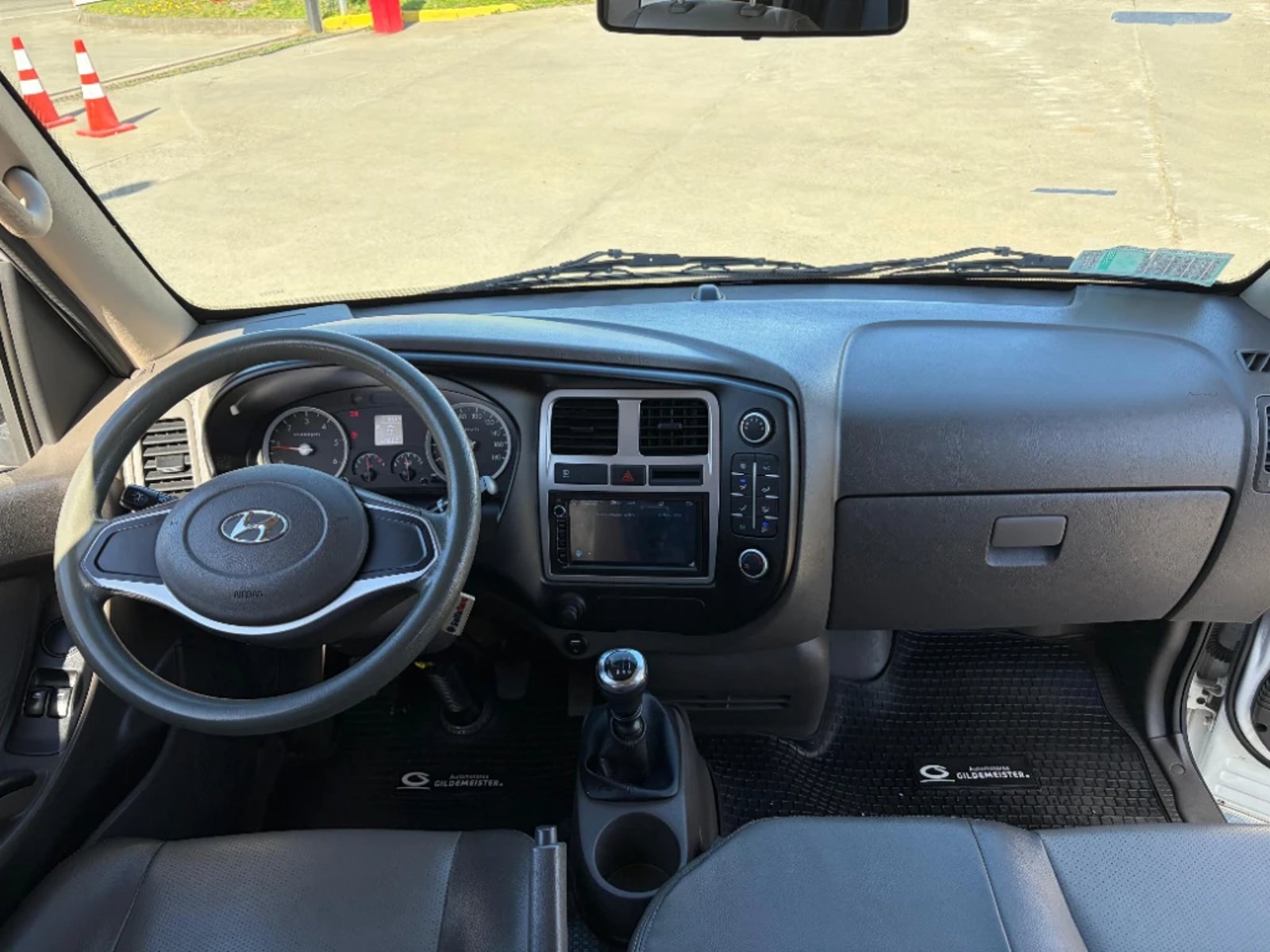 HYUNDAI PORTER 2023 - Imagen 17 de 20