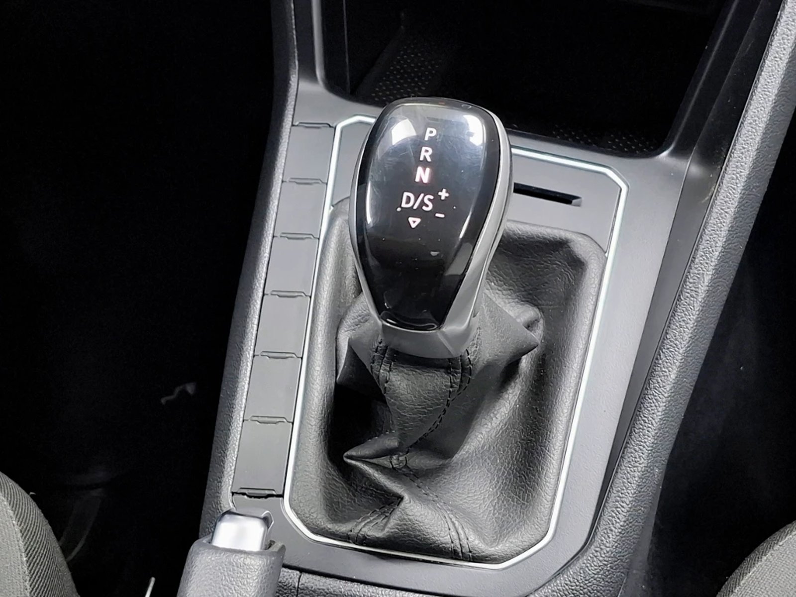VOLKSWAGEN VIRTUS 2024 - Imagen 19 de 20