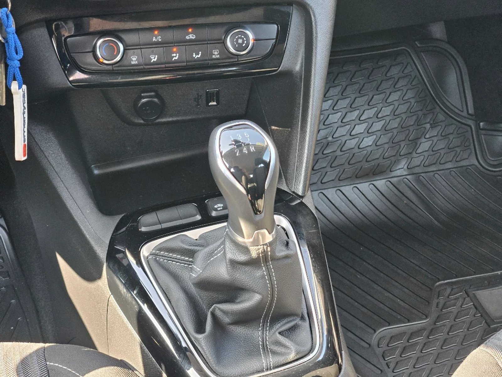 OPEL CORSA 2022 - Imagen 19 de 20