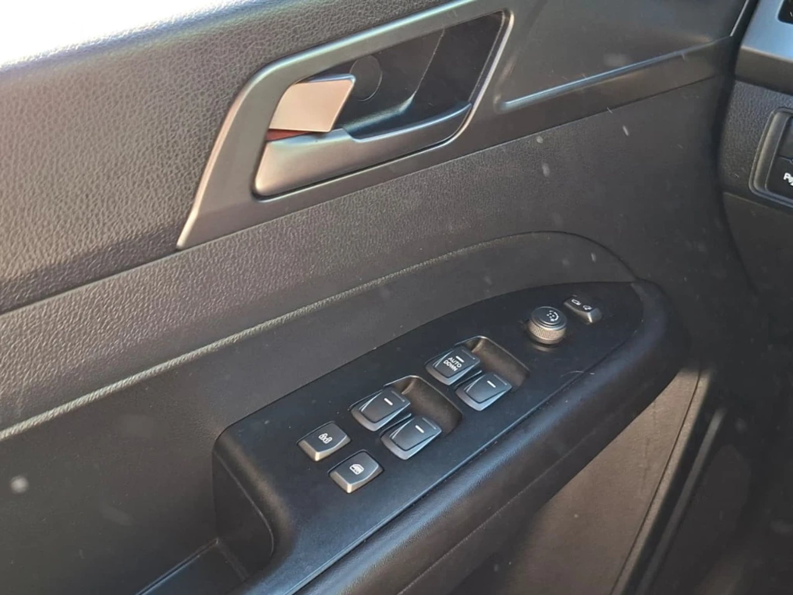 SSANGYONG GRAND MUSSO 2023 - Imagen 14 de 20