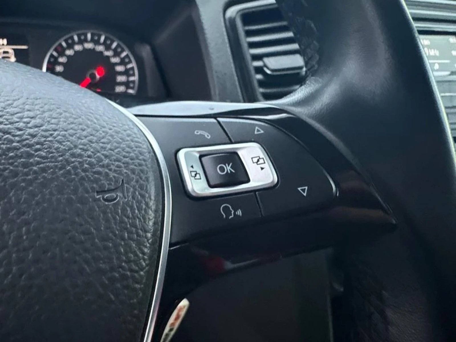VOLKSWAGEN AMAROK 2023 - Imagen 19 de 20