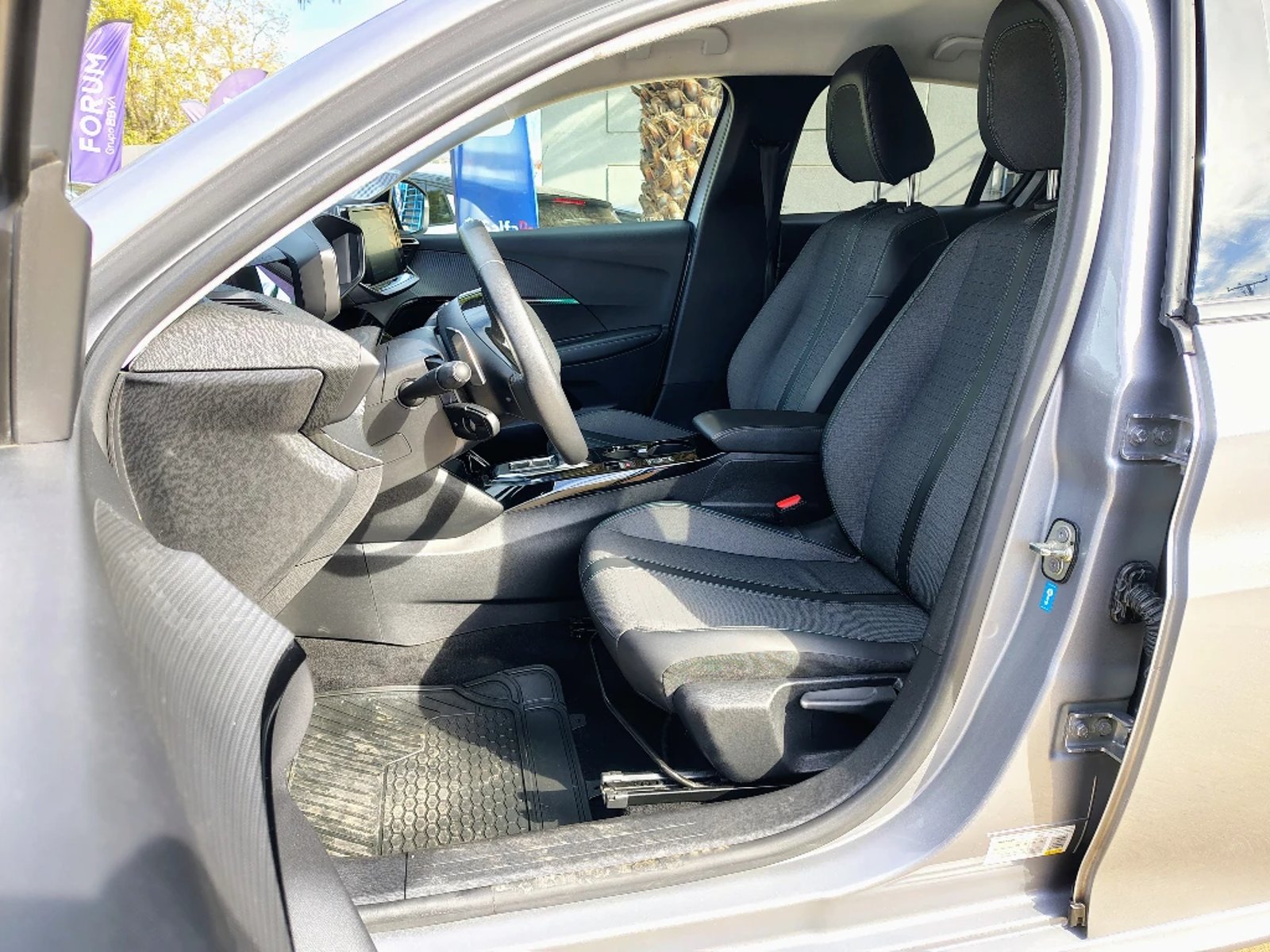 PEUGEOT 208 2023 - Imagen 19 de 20
