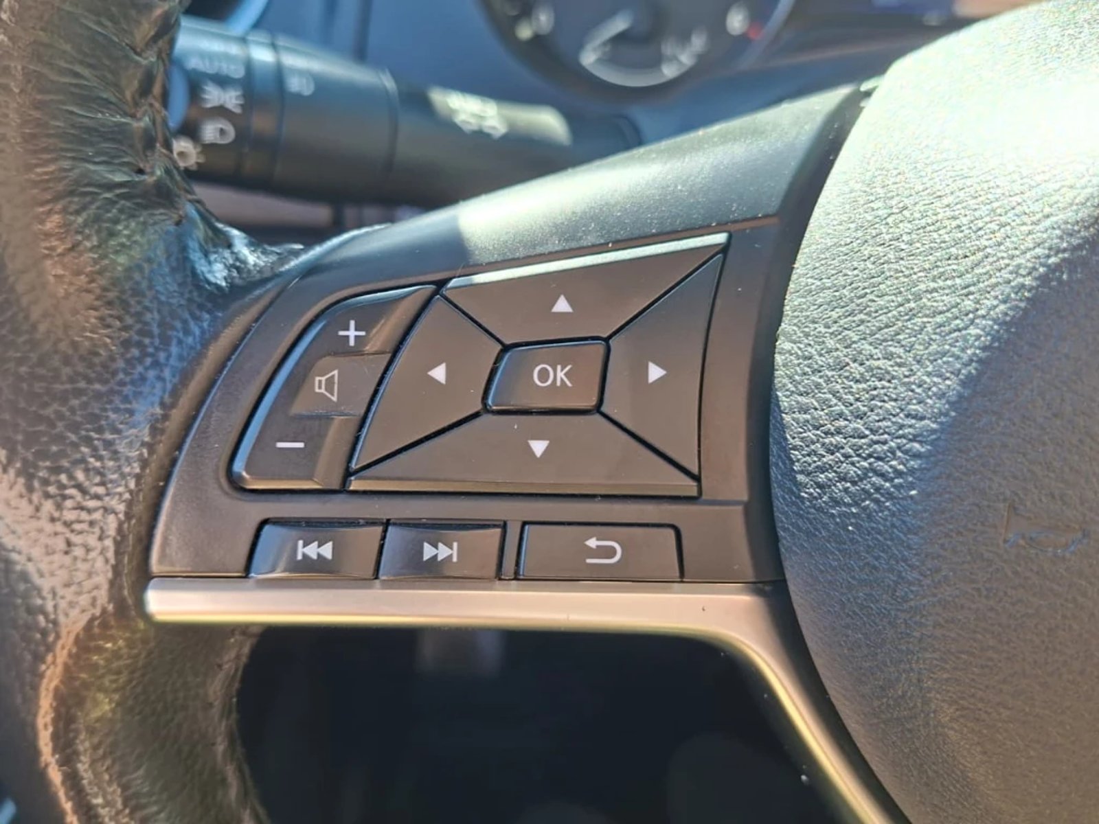 NISSAN NAVARA 2023 - Imagen 17 de 20