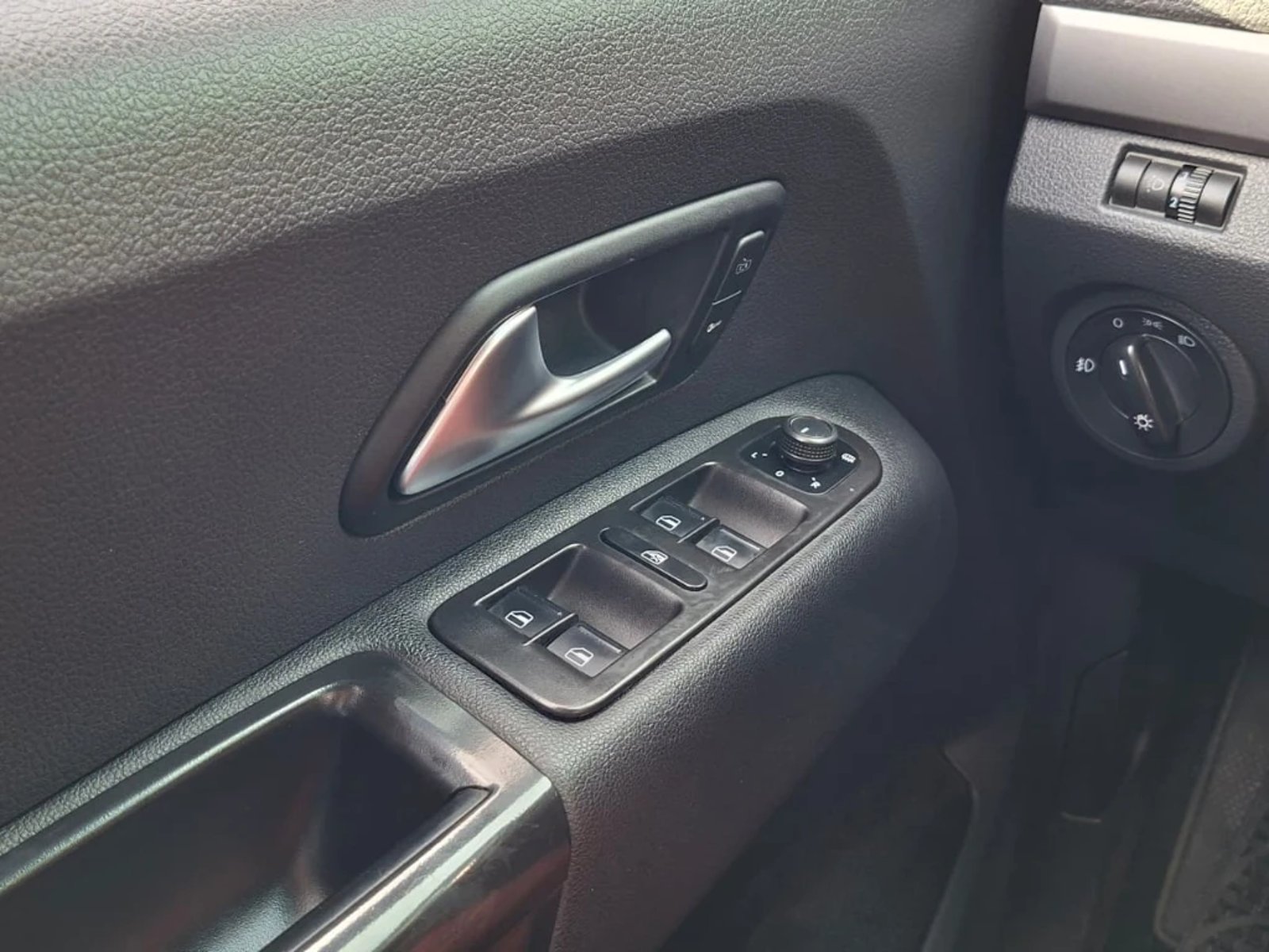 VOLKSWAGEN AMAROK 2023 - Imagen 15 de 20