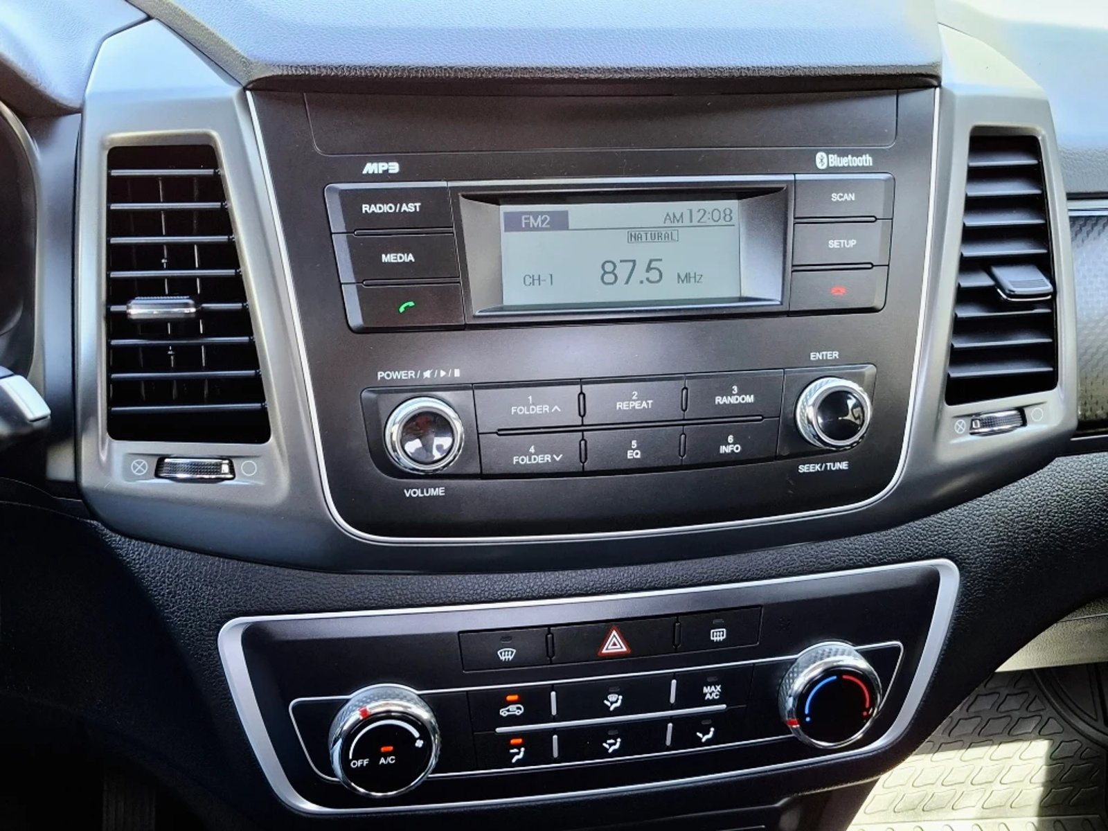 SSANGYONG GRAND MUSSO 2024 - Imagen 19 de 20