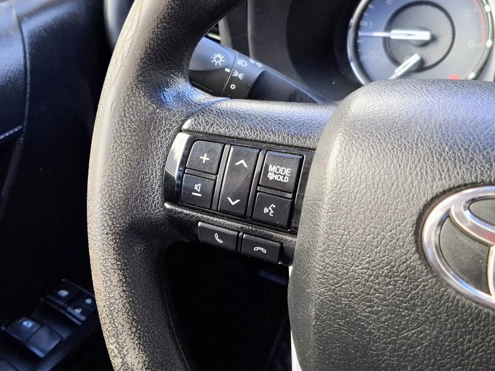 TOYOTA HILUX 2023 - Imagen 14 de 20