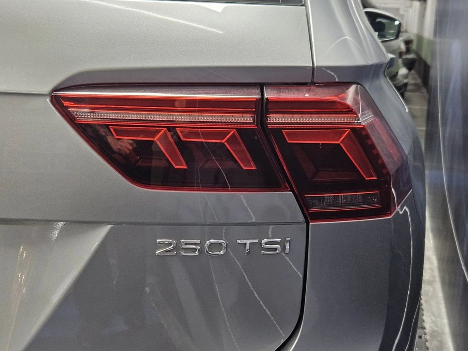 VOLKSWAGEN TIGUAN 2023 - Imagen 12 de 20
