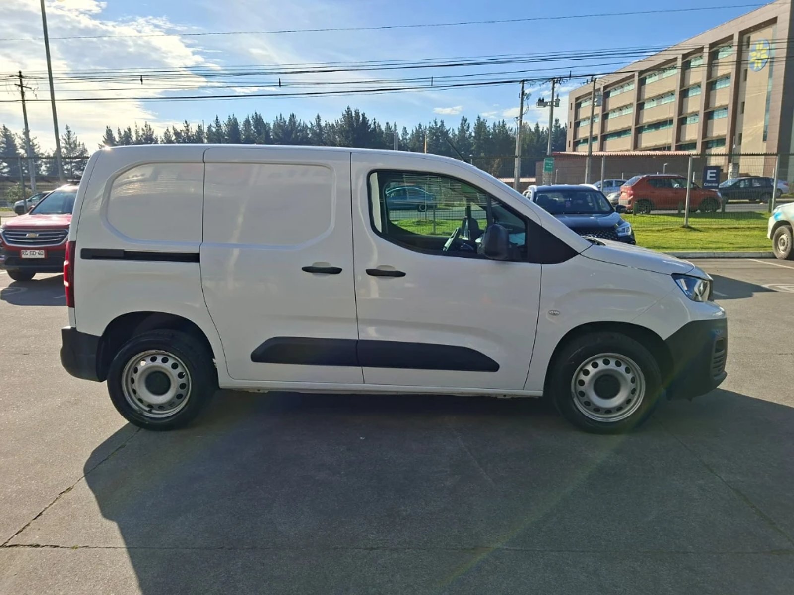 Peugeot Partner 2024 - Foto 4 de 20