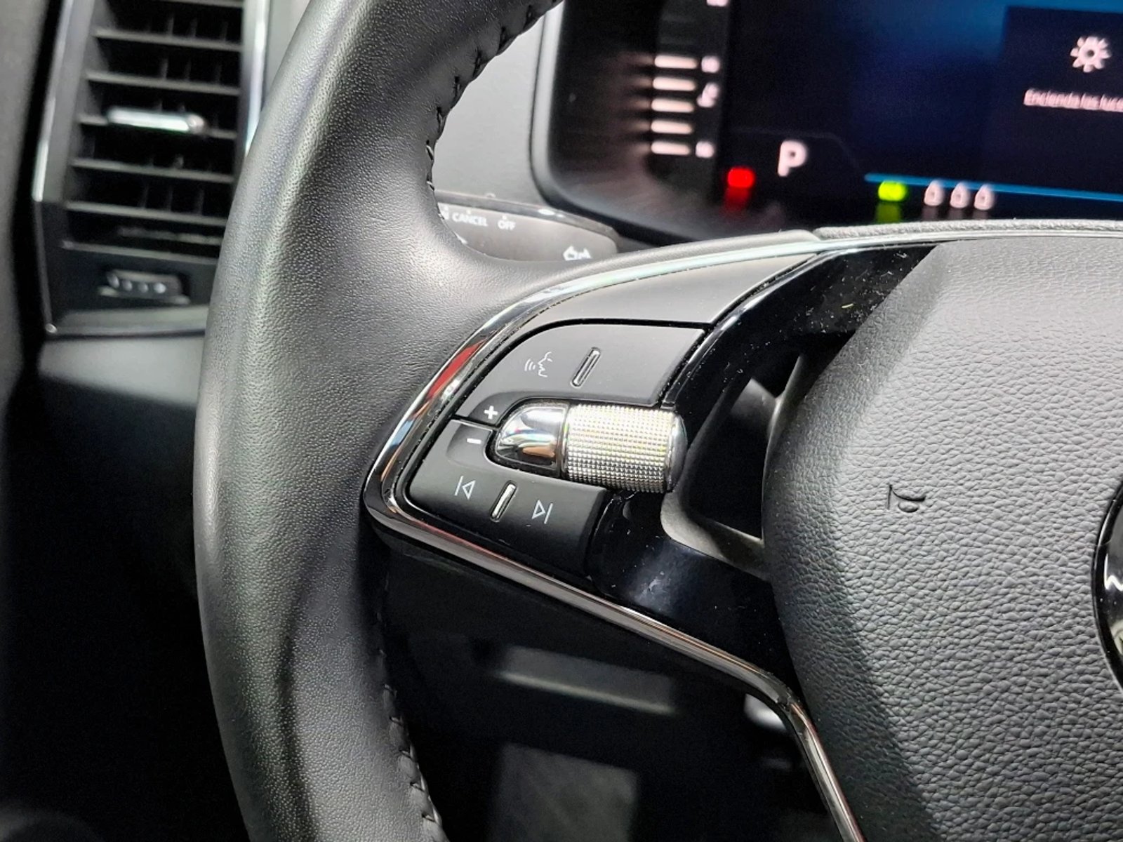 SKODA KAROQ 2024 - Imagen 16 de 20