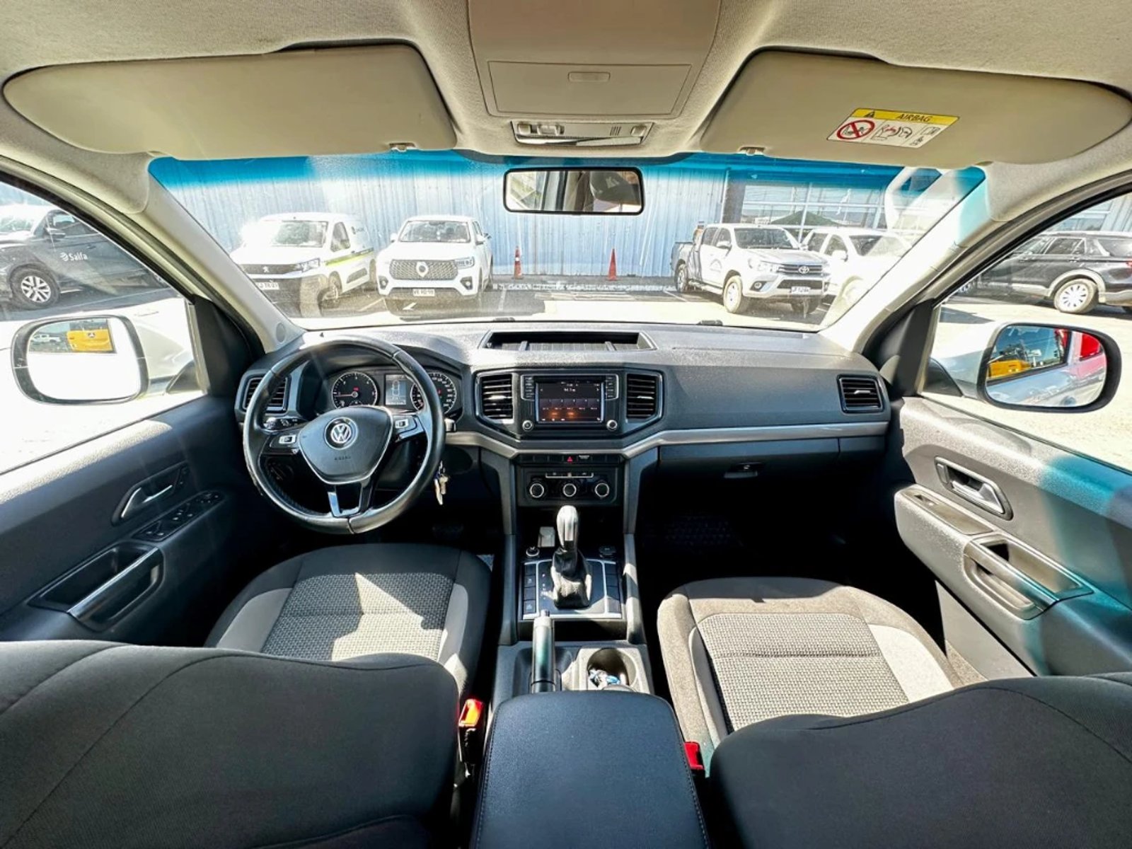 VOLKSWAGEN AMAROK 2023 - Imagen 17 de 20