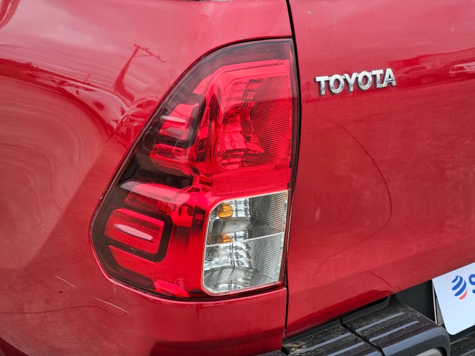 TOYOTA HILUX 2023 - Imagen 10 de 20