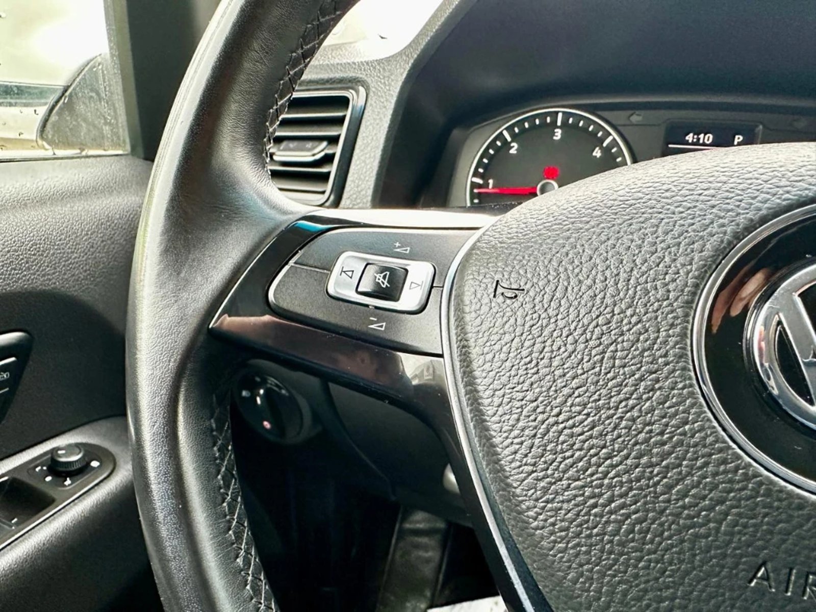 VOLKSWAGEN AMAROK 2023 - Imagen 18 de 20
