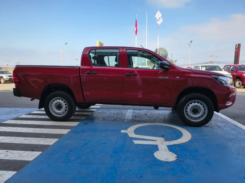 Toyota Hilux 2023 - Imagen 8 de 20