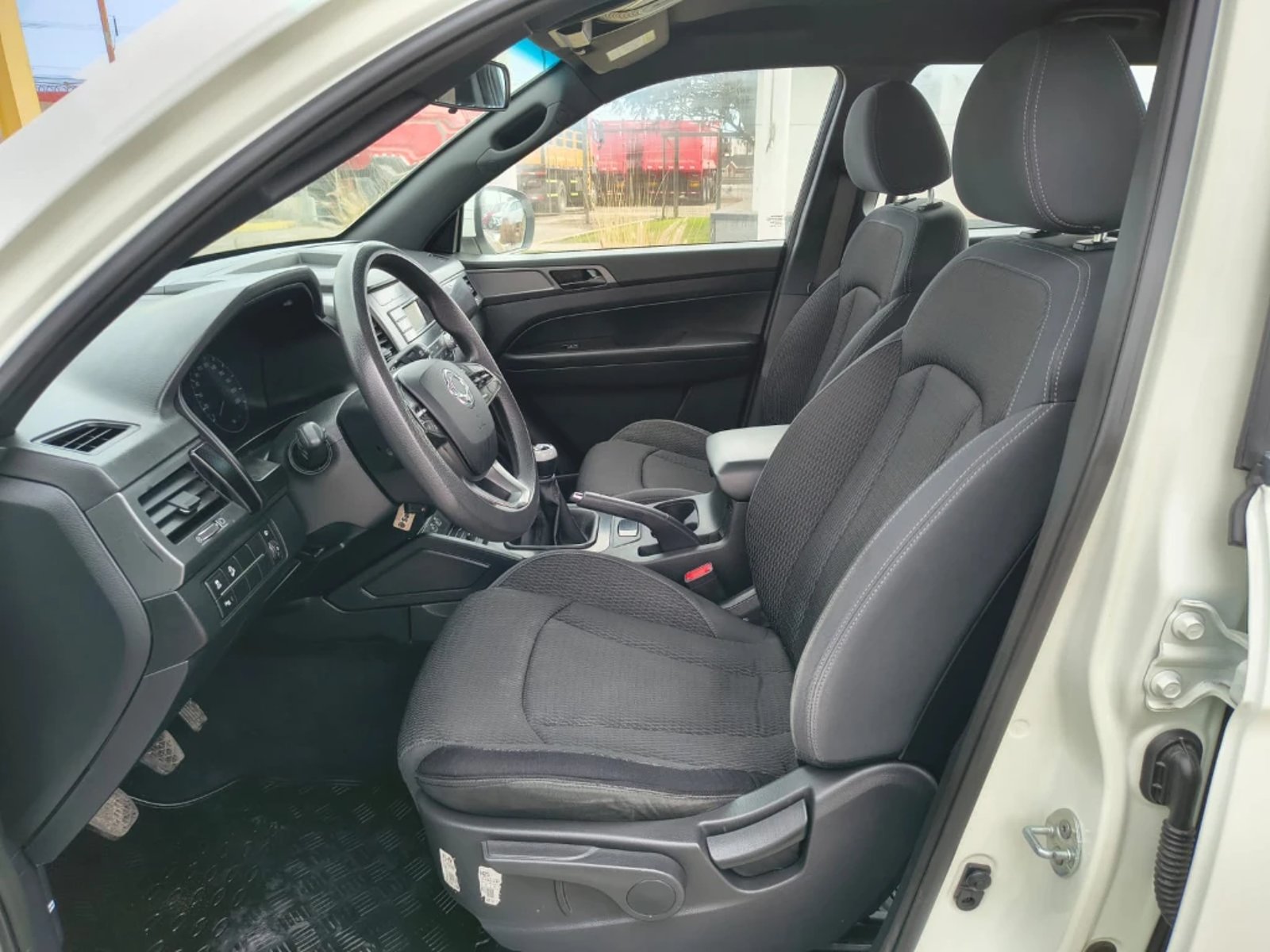 SsangYong Grand musso 2023 - Imagen 14 de 20