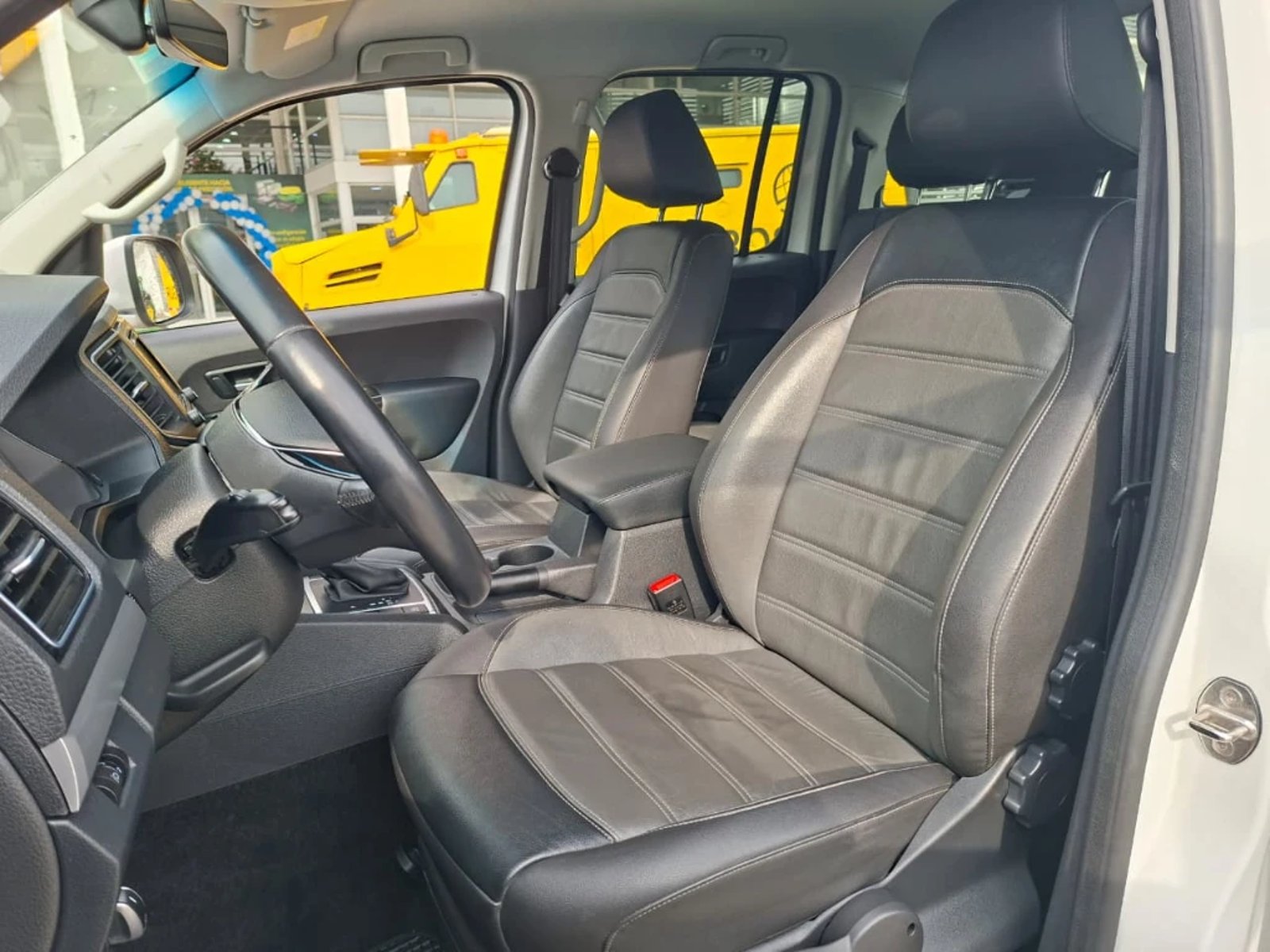 VOLKSWAGEN AMAROK 2023 - Imagen 14 de 20