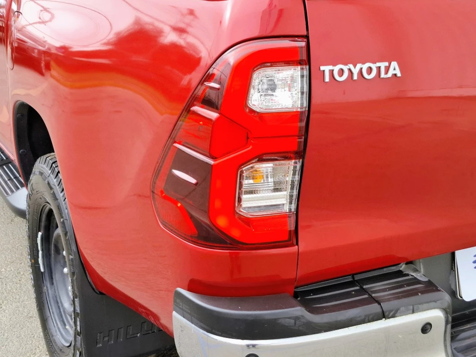 TOYOTA HILUX 2023 - Imagen 10 de 20