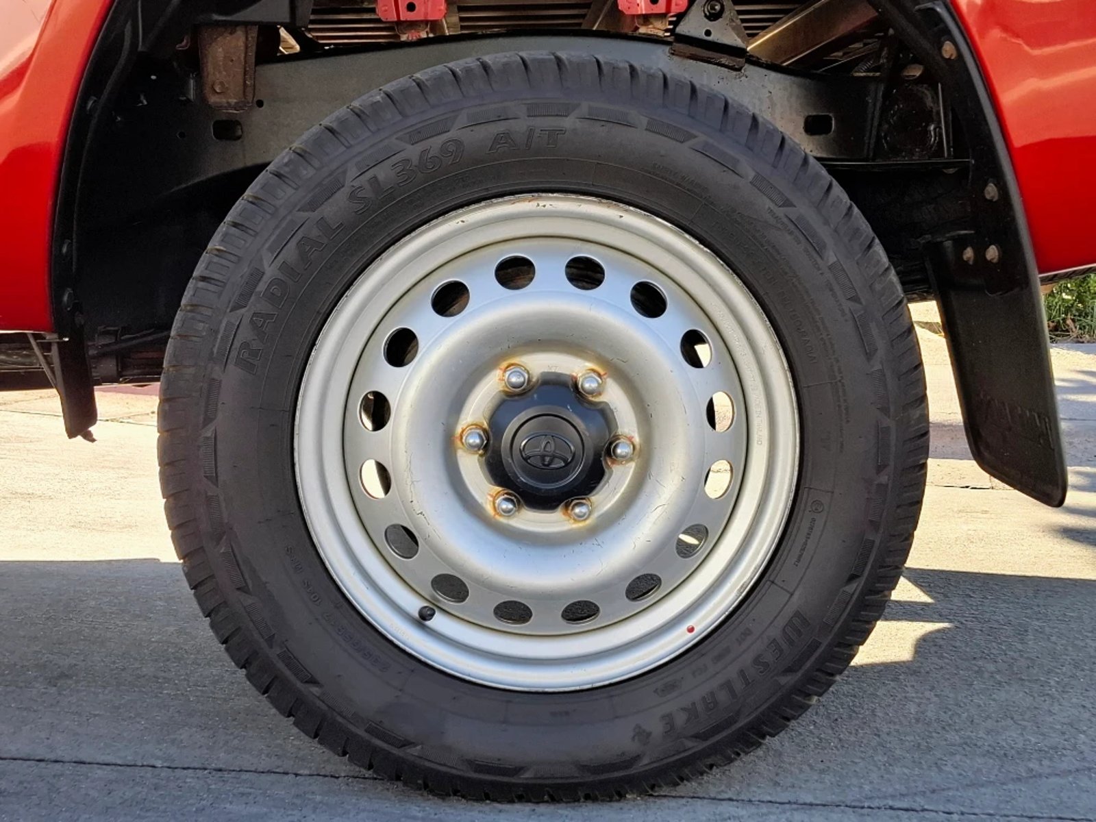 TOYOTA HILUX 2023 - Imagen 9 de 20