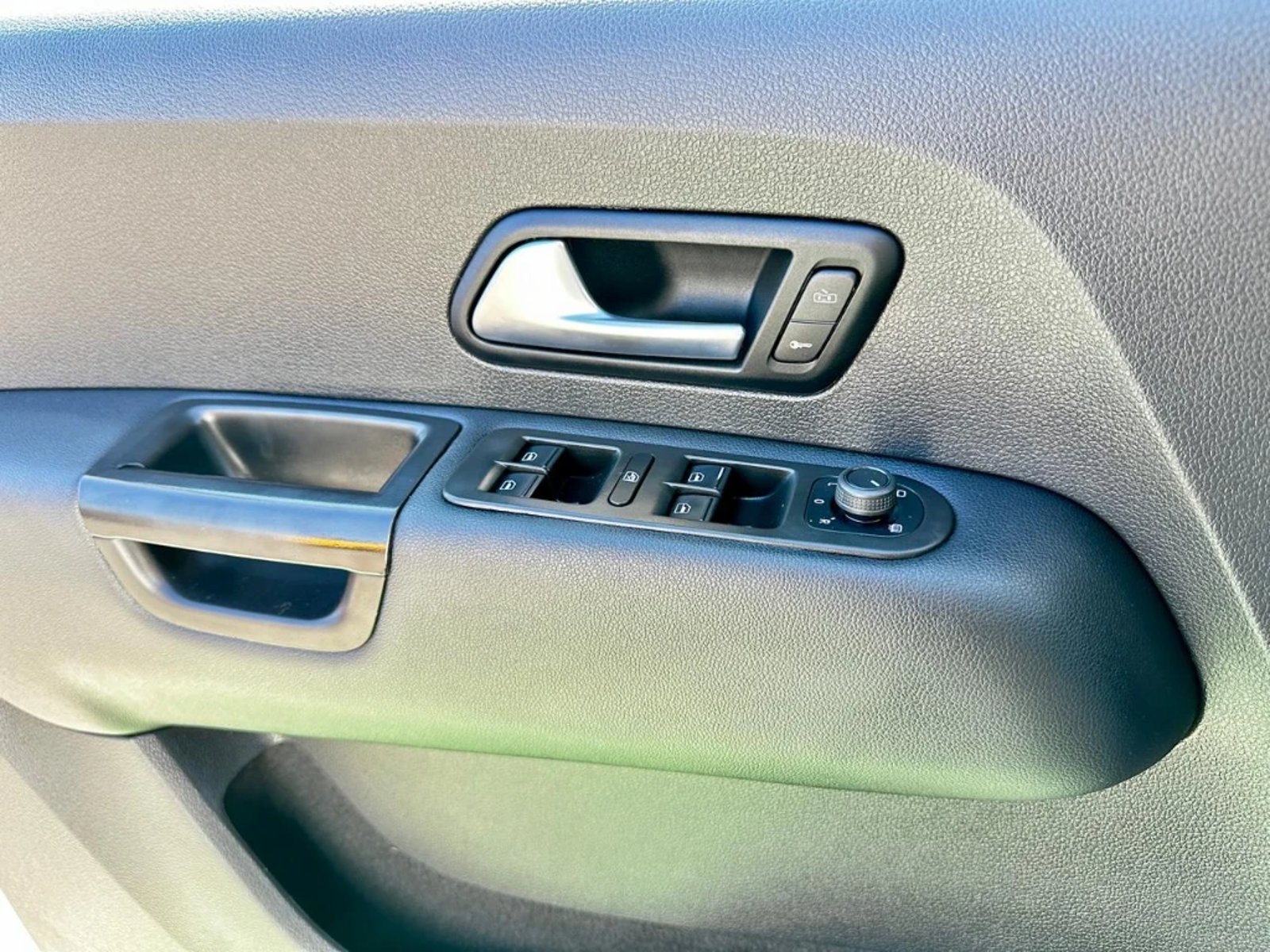 VOLKSWAGEN AMAROK 2023 - Imagen 15 de 20