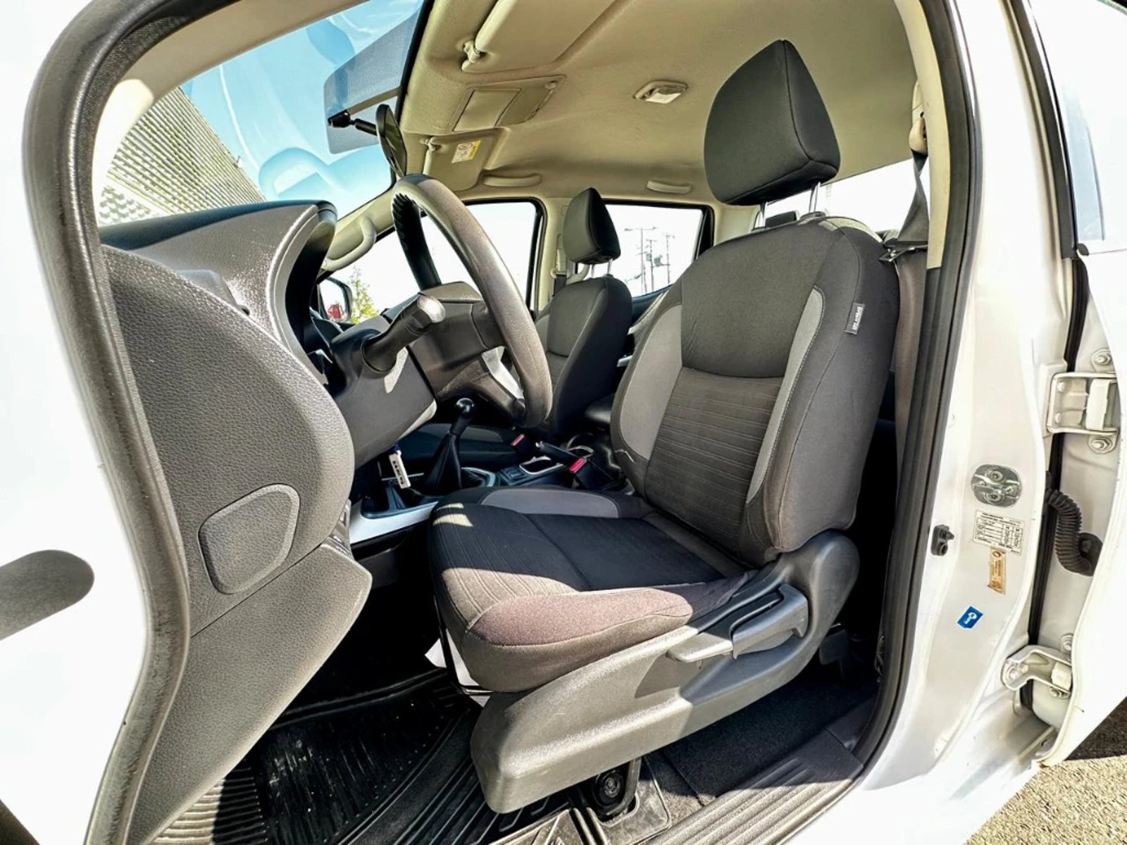 NISSAN NAVARA 2023 - Imagen 13 de 20